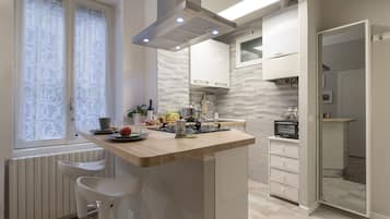 Studio | Eigene Küche | Großer Kühlschrank, Ofen, Herdplatte, Espressomaschine