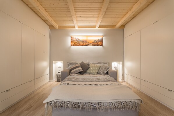 Studio | Yksilöllisesti sisustettu, yksilöllisesti kalustettu, työpöytä