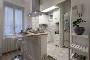 Studio | Yksityinen keittiö | Täysikokoinen jääkaappi, uuni, liesi, espressokone