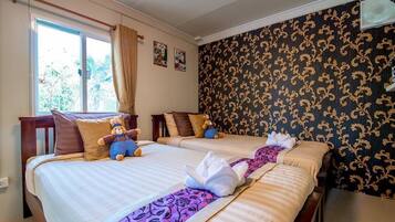 Deluxe Room | Minibar, rollaway beds, free WiFi