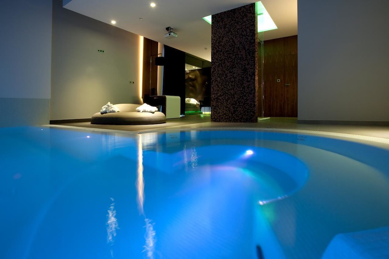 living area | flat-screen tv