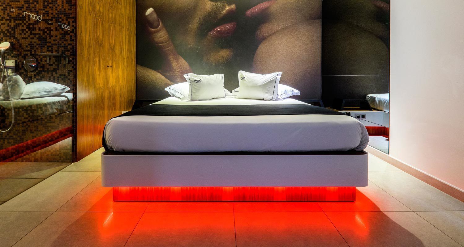 double room | premium bedding, desk, soundproofing, free wifi