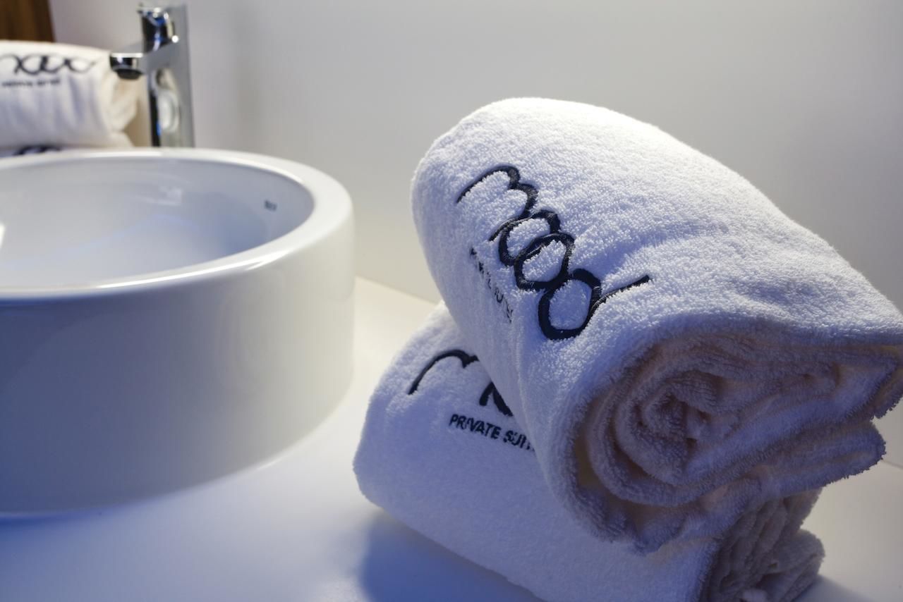 shower, rainfall showerhead, free toiletries, hair dryer