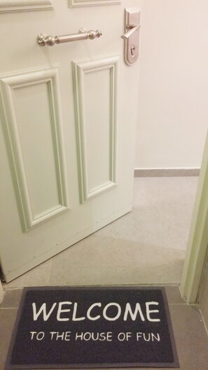 Interior entrance - Apt Terrace & Garden - Bauhaus (Tel Aviv)