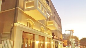 Front of property - Apt Terrace & Garden - Bauhaus (Tel Aviv)