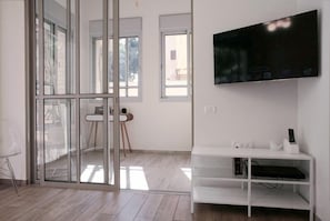 Executive Apart Daire, 2 Yatak Odası, Teras | Oturma alanı | Düz ekran televizyon, şömine