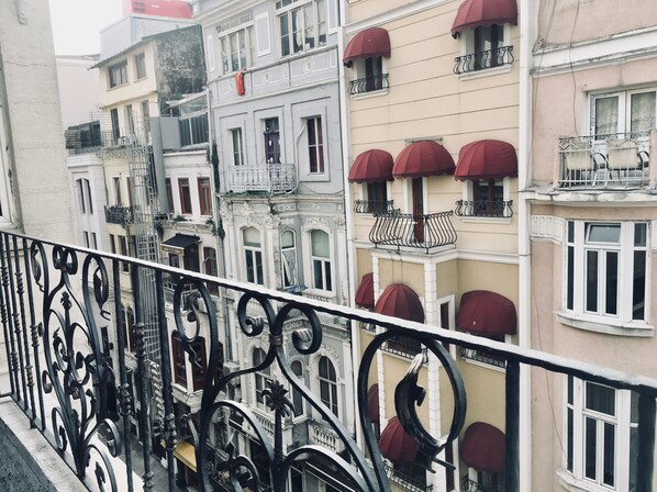 Balcony - Istiklal Apartments (Istanbul)