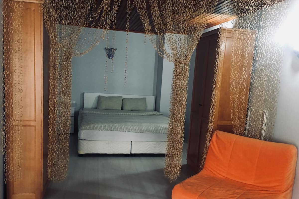 1 bedroom, premium bedding, desk, iron/ironing board