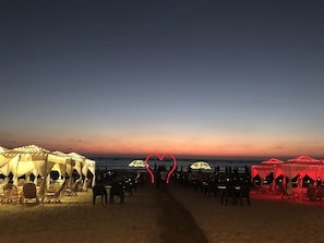 Una playa cerca, arena blanca