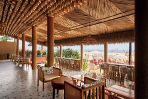 Breakfast, lunch, dinner served; international cuisine  - Larios Beach Holidays (Baga)