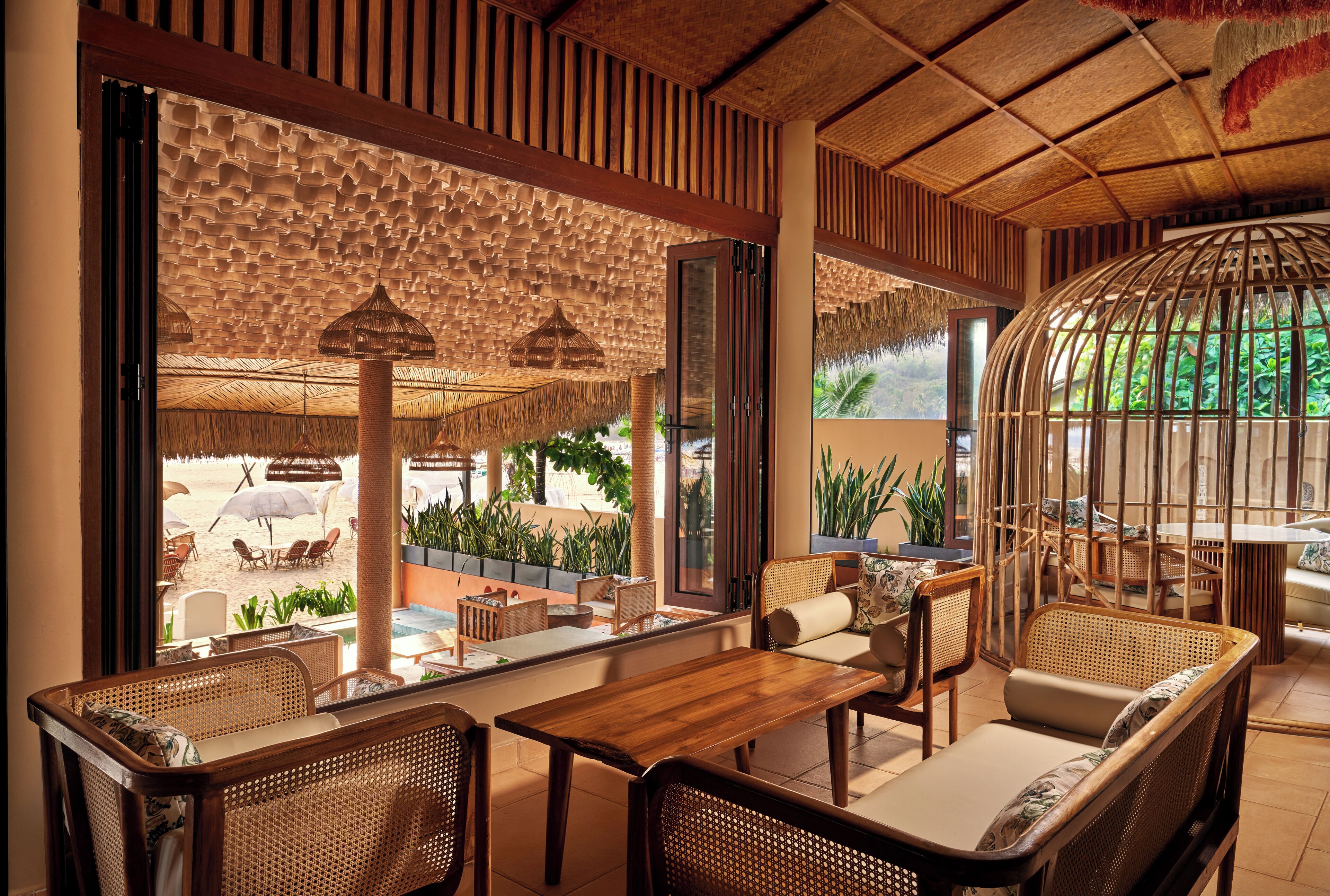 Breakfast, lunch, dinner served; international cuisine 