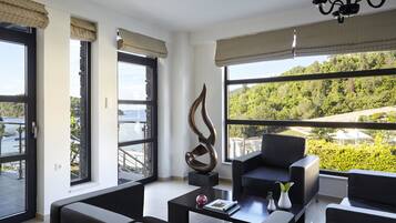 Vila Premier, 2 kamar tidur, kolam renang pribadi, pemandangan pantai | Area keluarga | TV layar datar, konsol video game, pemutar DVD, dan komputer