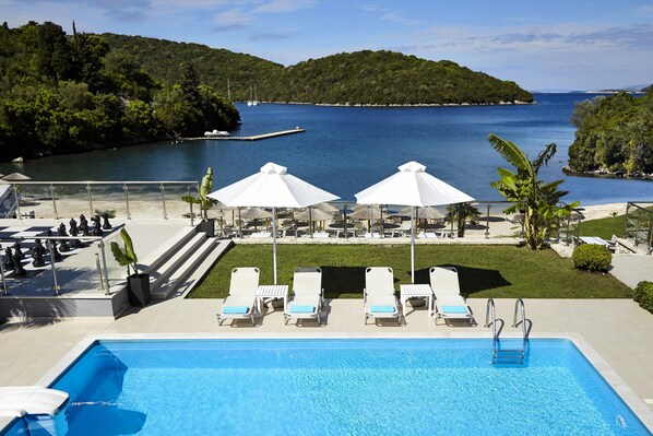 Biệt thự Elite, 4 phòng ngủ, hồ bơi riêng, quang cảnh bãi biển | Hồ bơi ngoài trời | 3 hồ bơi ngoài trời, dù/ô trên bãi biển/hồ bơi, ghế dài tắm nắng 