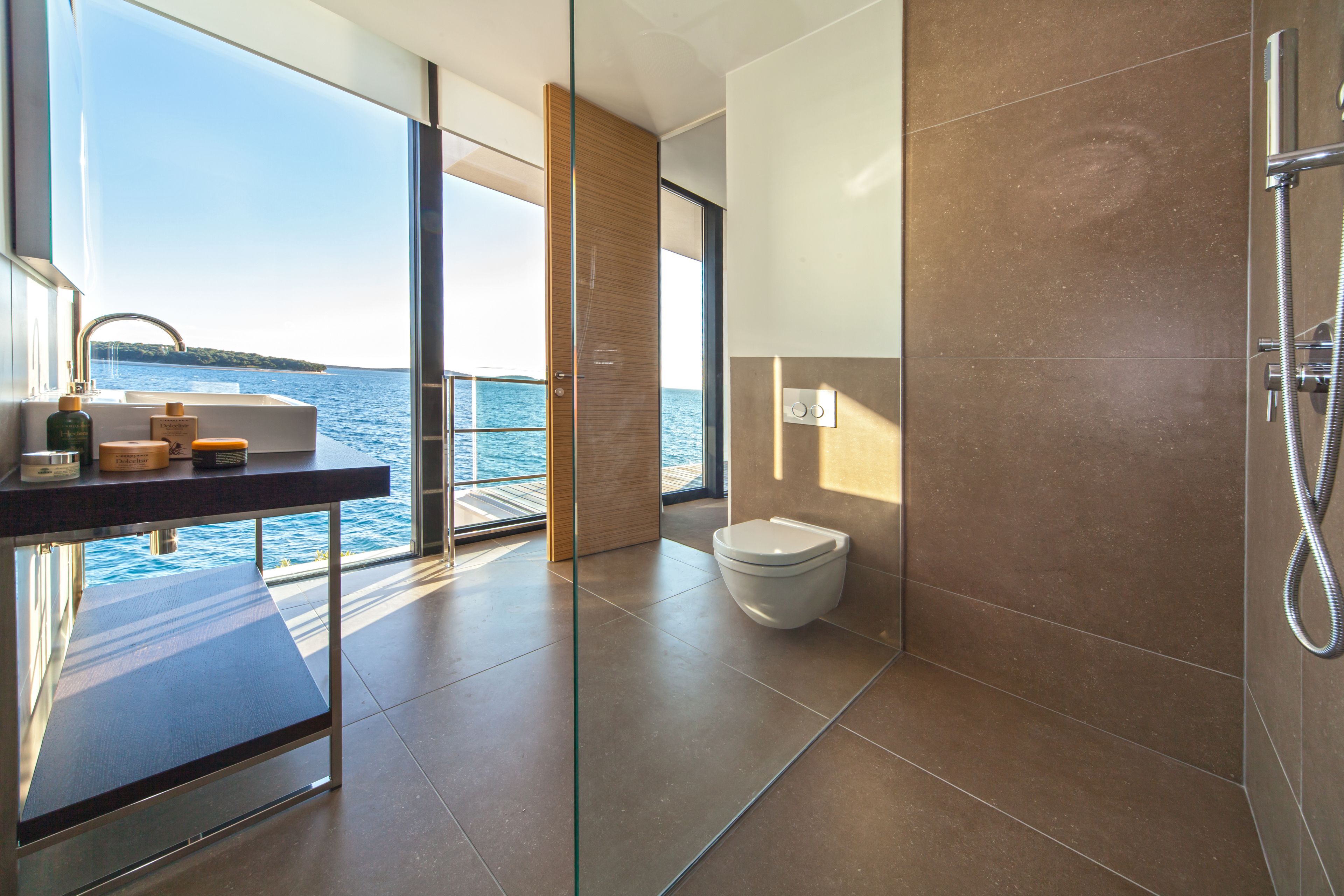 Villa 02 | Bathroom | Shower, free toiletries, hair dryer, towels