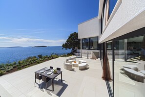 Villa 01 & Villa 03 | Terrace/patio