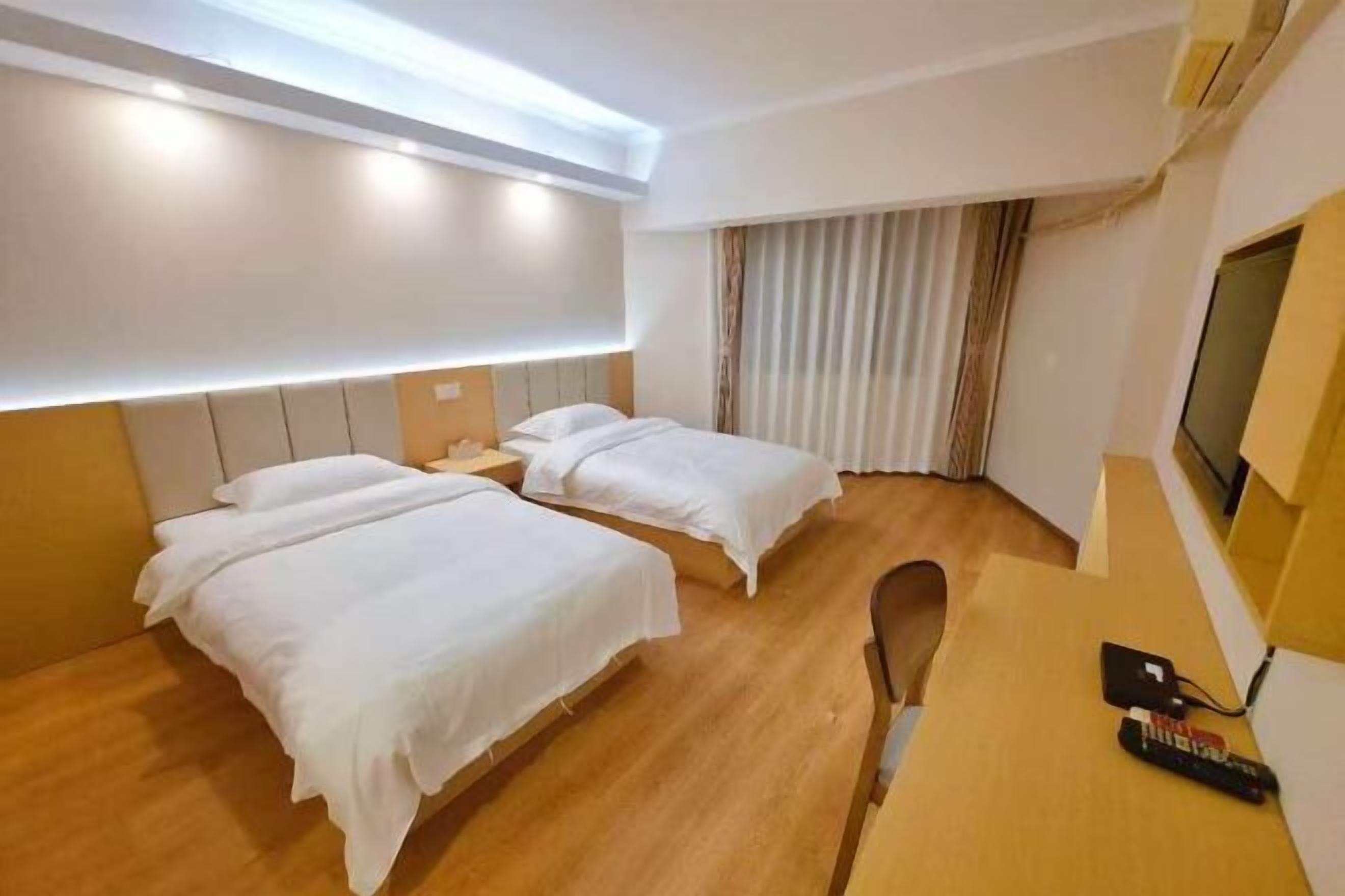 Bàn, màn/rèm cản sáng, truy cập Internet không dây miễn phí 