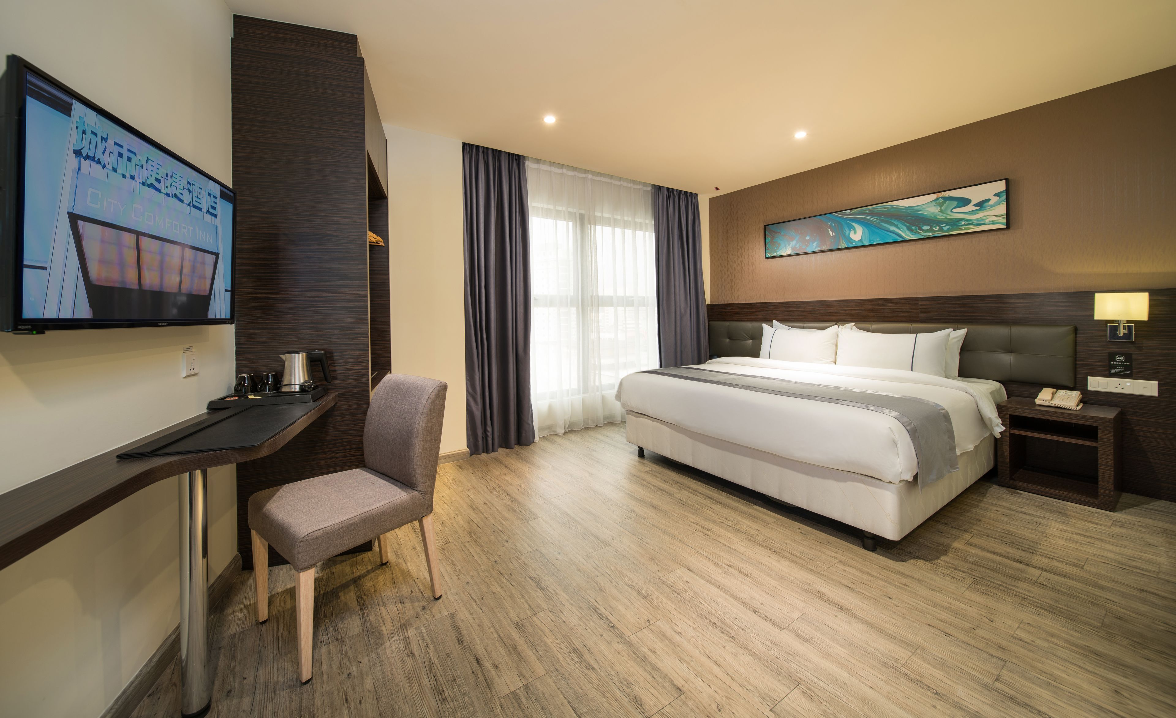 double room, 1 king bed | desk, blackout curtains, soundproofing, free wifi