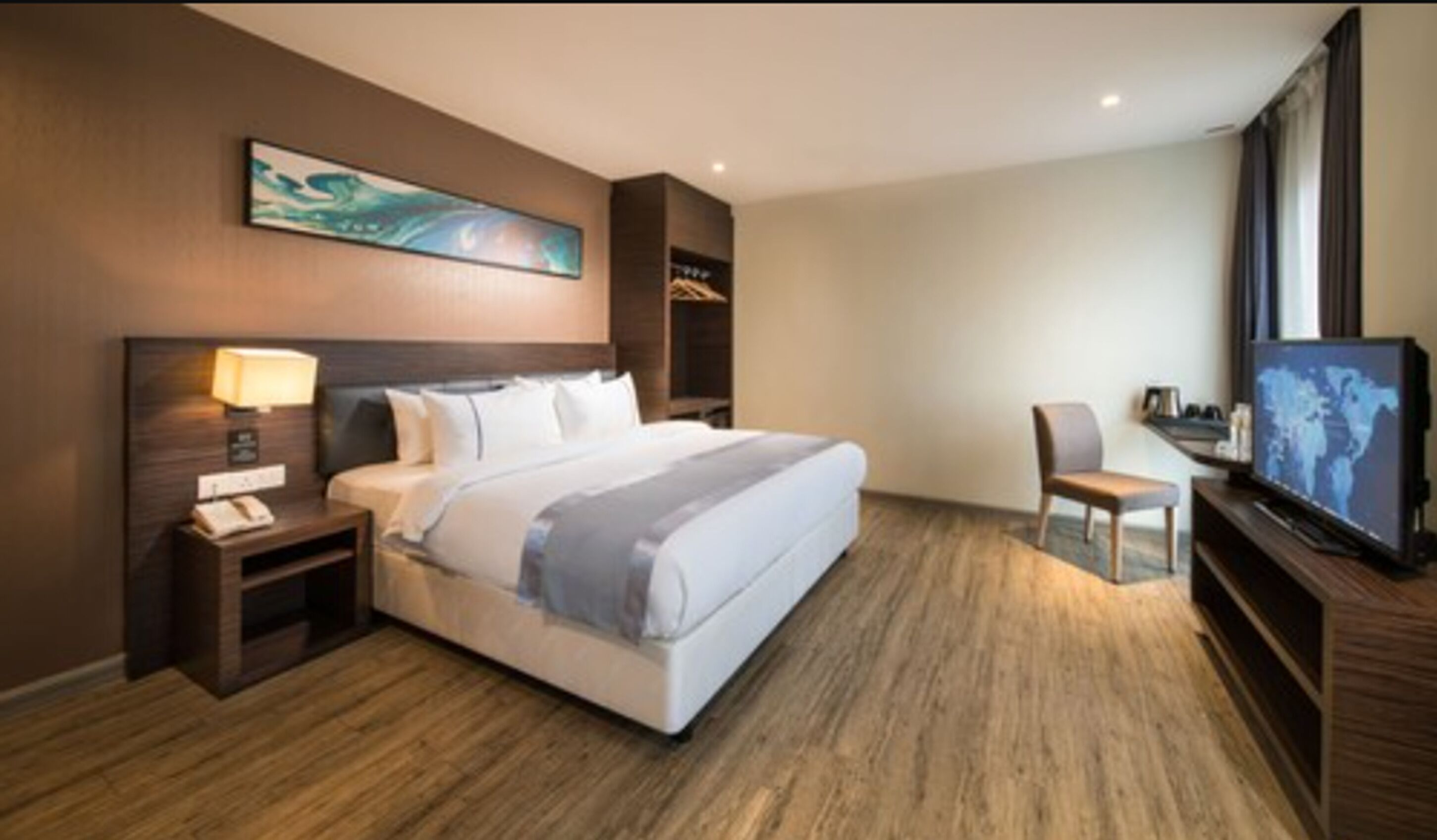 double room, 1 king bed | desk, blackout curtains, soundproofing, free wifi