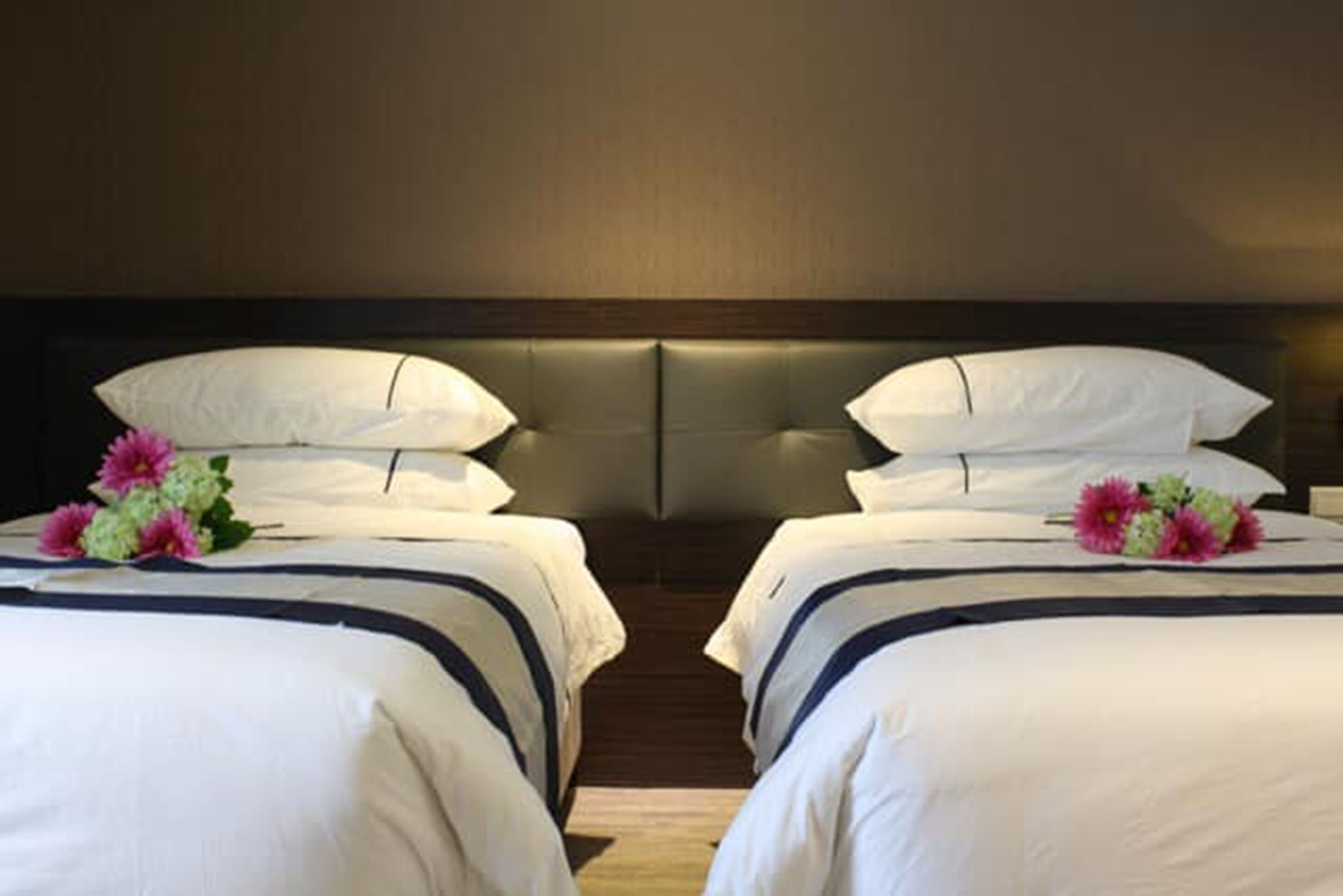 deluxe twin room, 2 single beds | desk, blackout curtains, soundproofing, free wifi