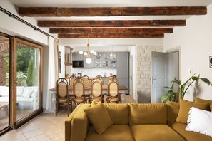 Smart TV y chimenea