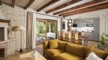 Smart-tv och eldstad