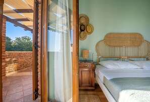 4 bedrooms, in-room safe, iron/ironing board, free WiFi