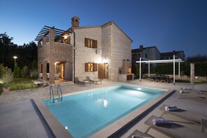 Piscine extérieure, piscine chauffée