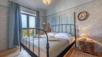 4 bedrooms, in-room safe, iron/ironing board, free WiFi