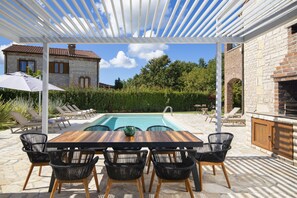Outdoor pool, a heated pool - Paradise Villa Istria with Pool, 4 bedrooms, green yard, shared Tennis court (Svetvinčenat)