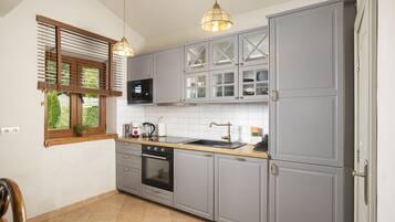 Fridge, microwave, oven, stovetop