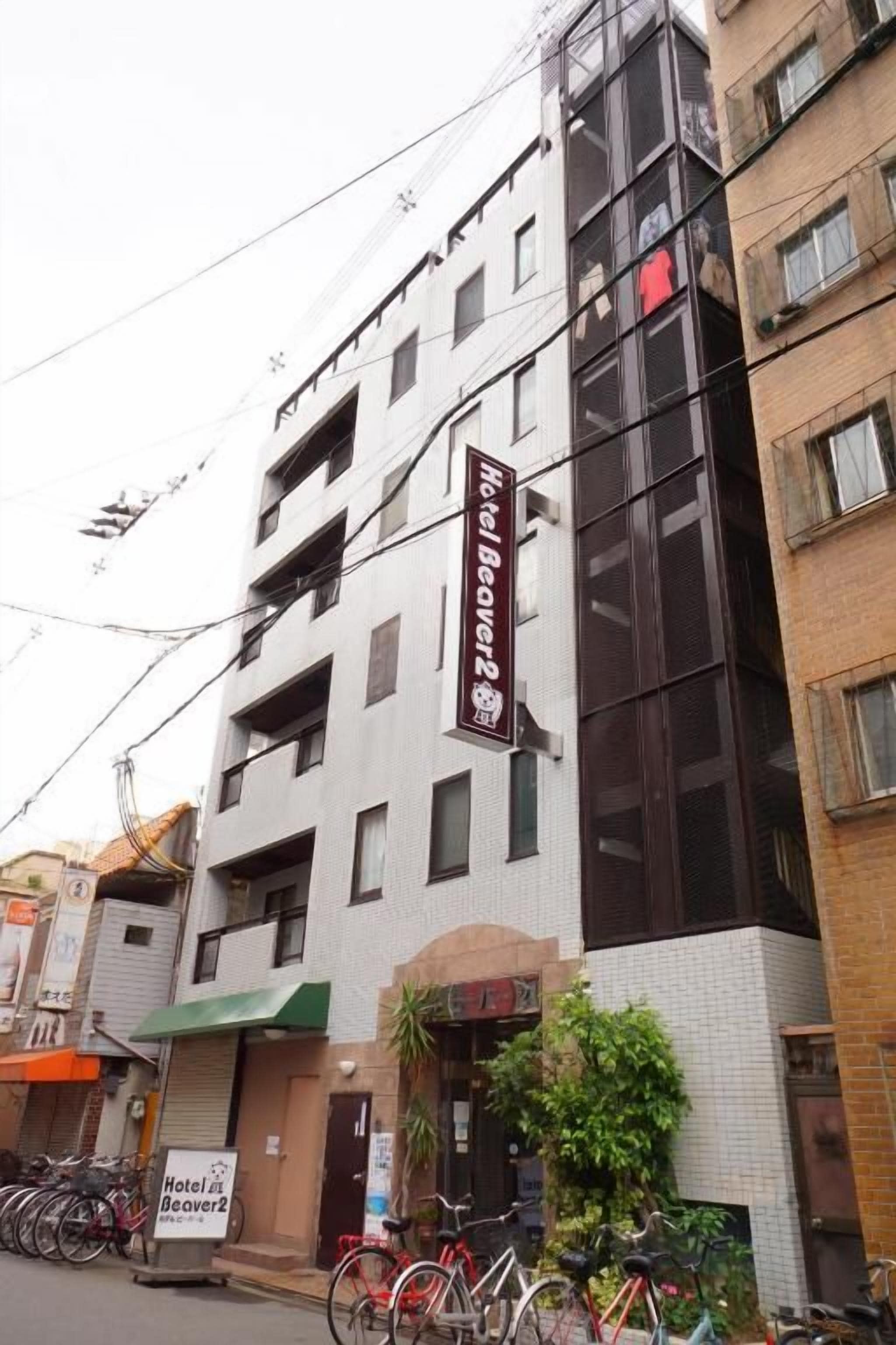 A multi-story hotel with a sign for 'Hotel Beaver2' and a visible entrance.