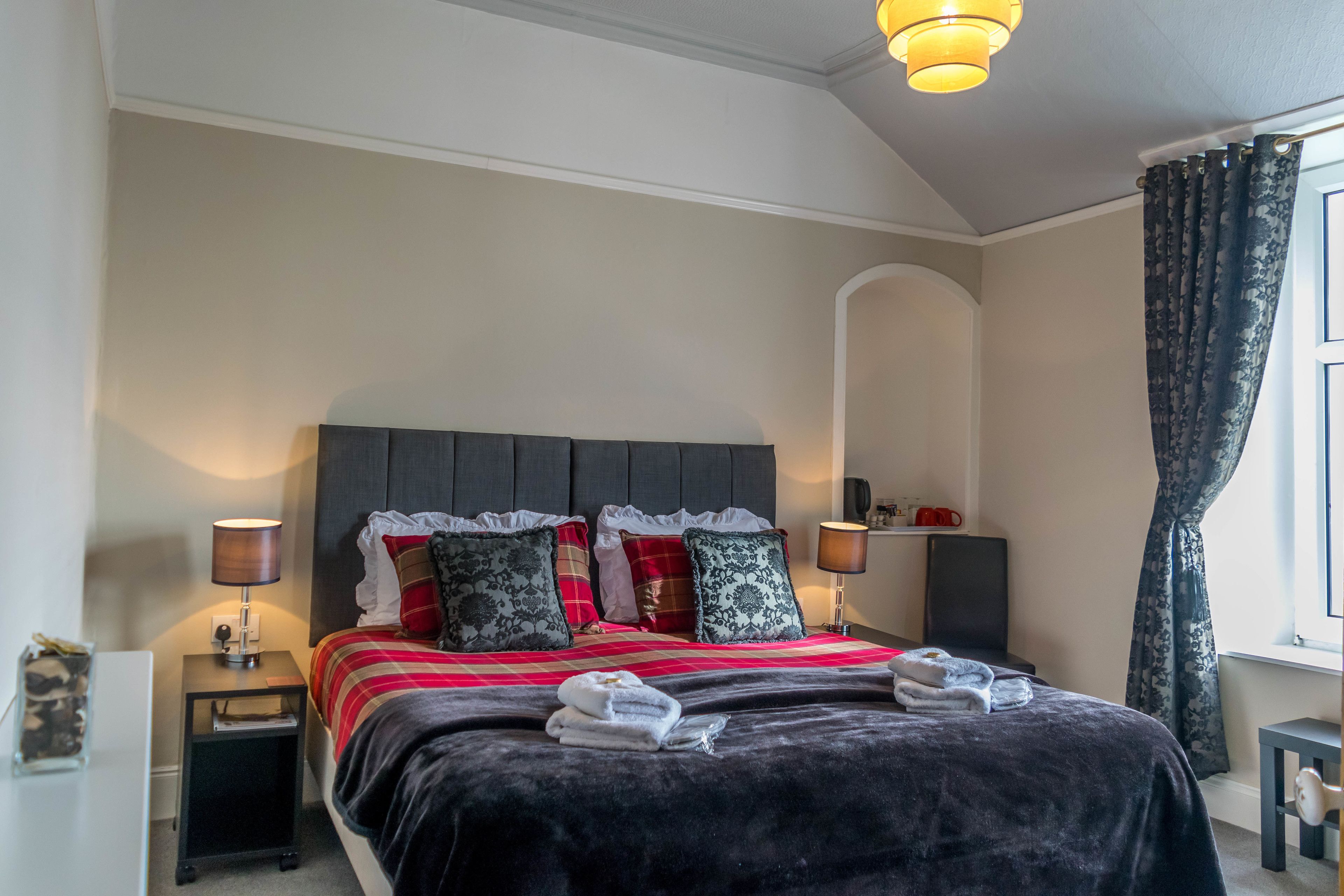 Habitación con 1 cama matrimonial o 2 individuales | Wifi gratis y ropa de cama 