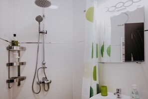 Douche, douche cascade, articles de toilette (gratuits)