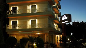 Front of property – evening/night - Ilion (Loutraki-Agioi Theodoroi)