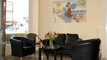 Coin salon dans le hall
