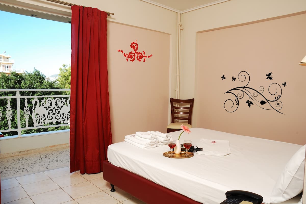 Single Room | In-room safe, iron/ironing board, free cots/infant beds, free WiFi
