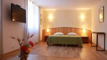 Suite | 1 slaapkamer, luxe beddengoed, een minibar, een bureau