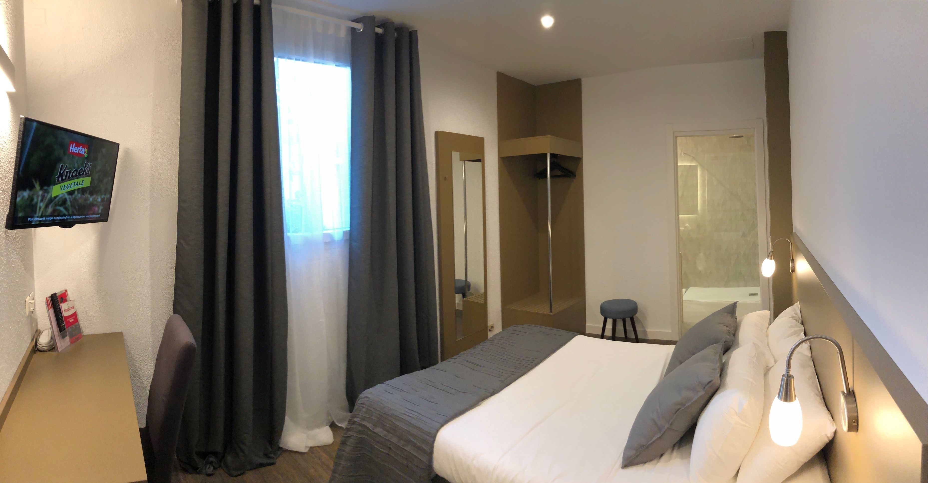 Deluxe Double Room, 1 Double Bed, Non Smoking | Desk, soundproofing, iron/ironing board, free WiFi