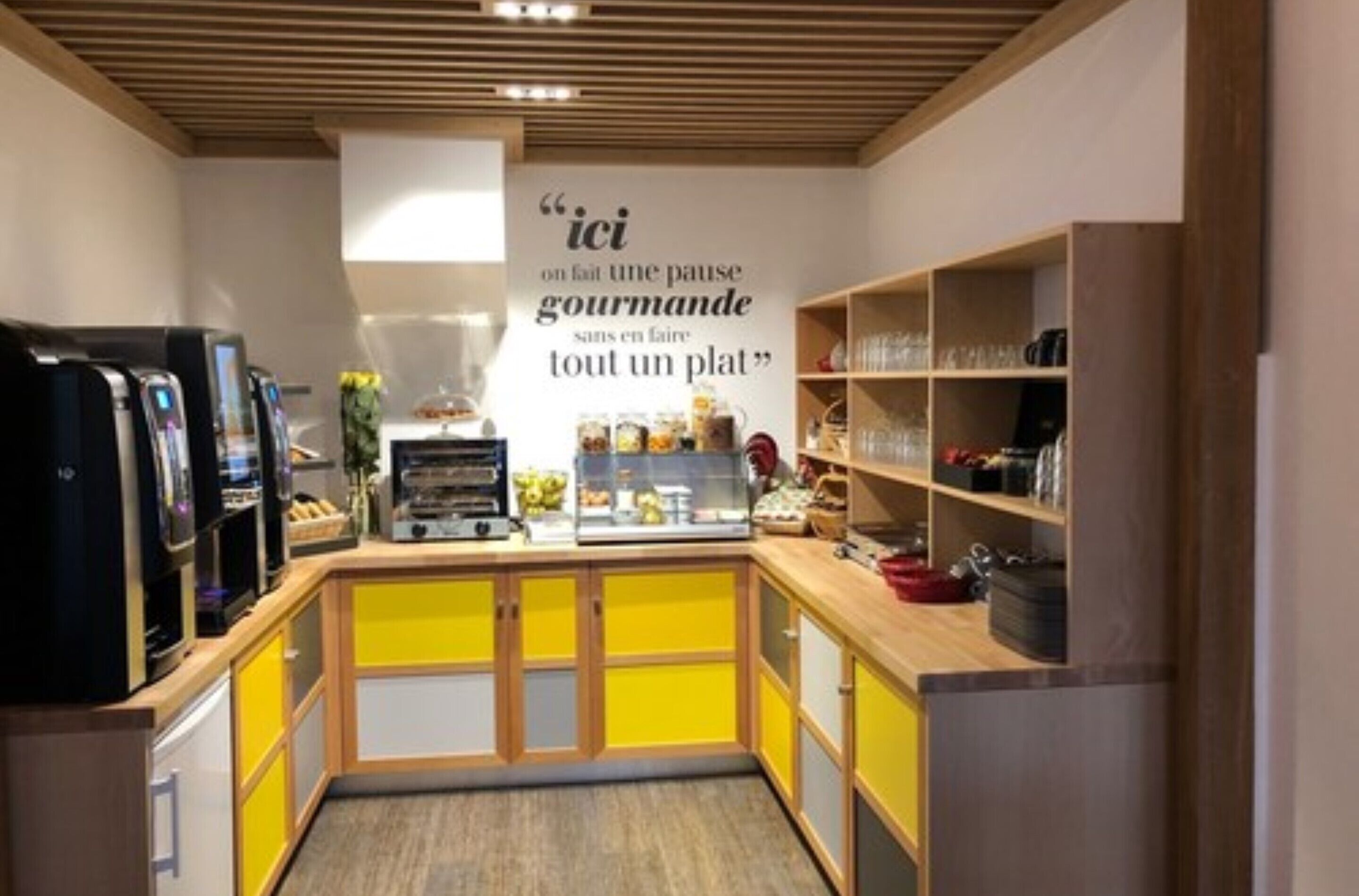 Daily buffet breakfast (EUR 12.9 per person)