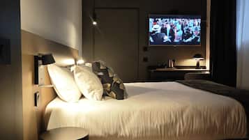 Deluxe Double Room, 1 Double Bed, Non Smoking | Desk, soundproofing, iron/ironing board, free WiFi