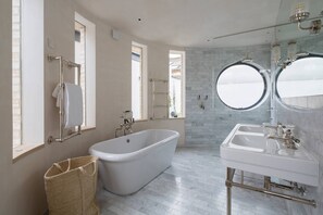 Towels - Blythe Road by onefinestay (London)