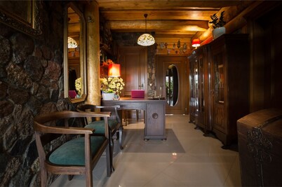 RetroHouse - Adults Only