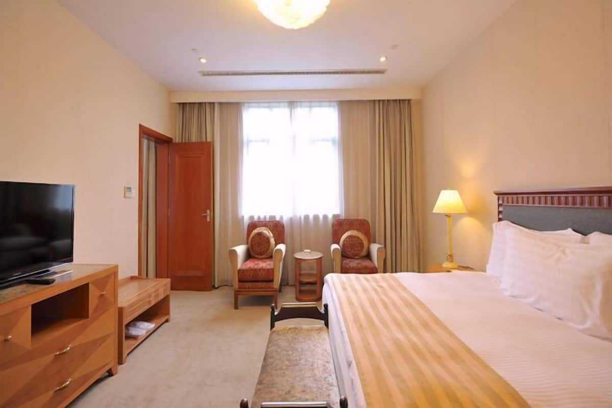 In-room safe, desk, blackout drapes, free WiFi