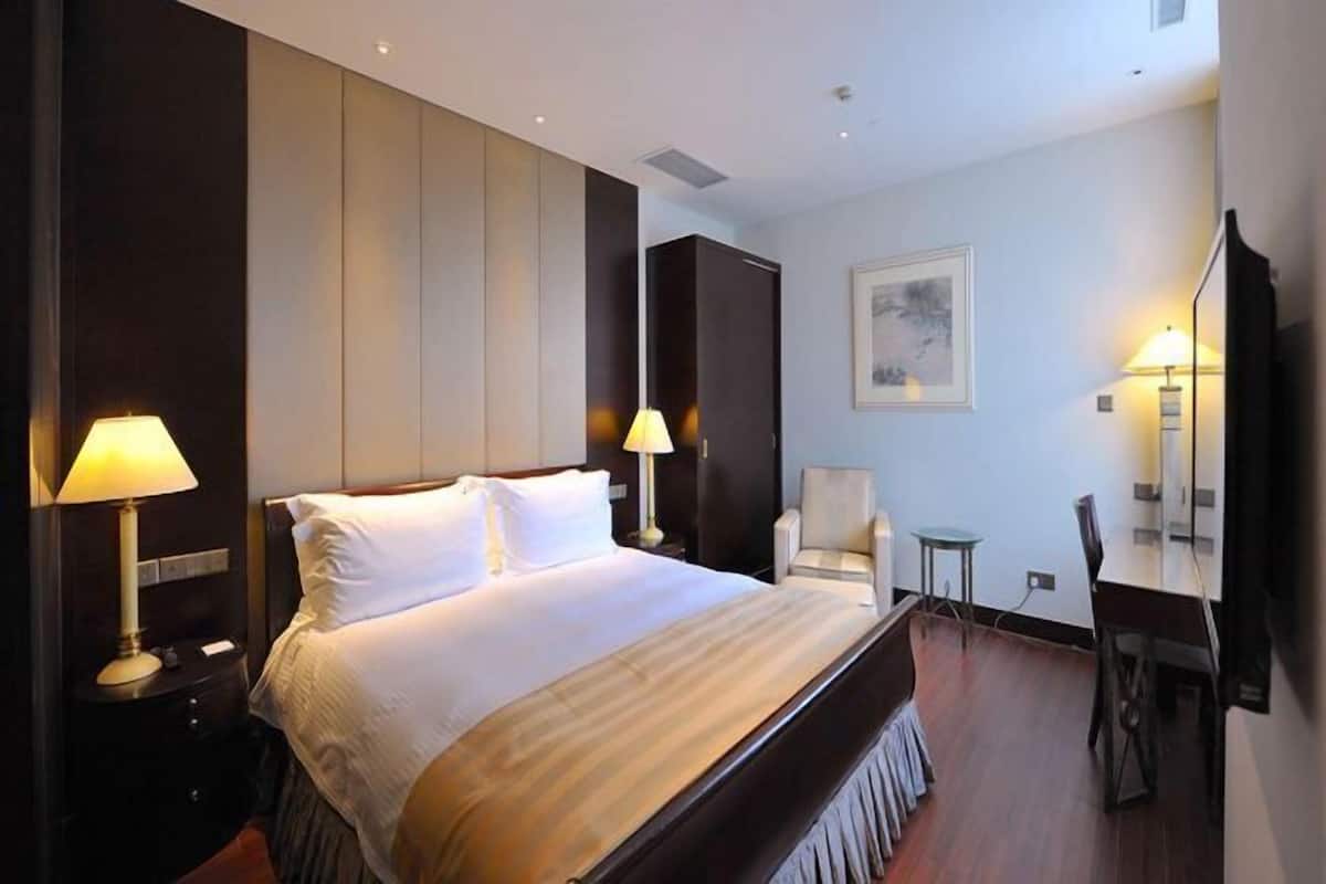 In-room safe, desk, blackout drapes, free WiFi
