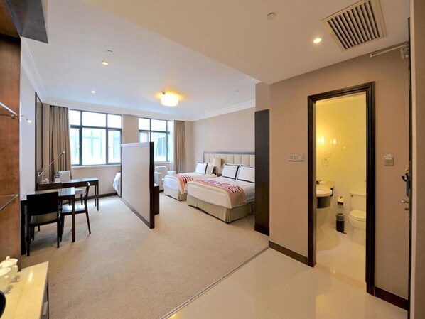 Family Room | In-room safe, desk, blackout drapes, free WiFi - Grand Inn Xijiao State Guest Hotel (Shanghai)