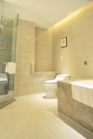 Free toiletries, hair dryer, bathrobes, slippers - Grand Inn Xijiao State Guest Hotel (Shanghai)