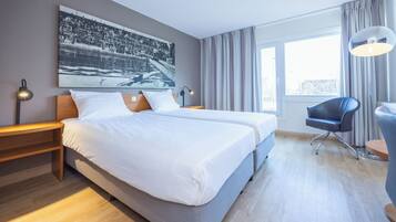 Habitación doble Confort | Caja de seguridad en la habitación y escritorio