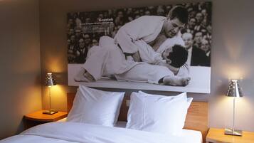 Comfort Plus Room | Een kluis op de kamer, een bureau, een strijkplank/strijkijzer