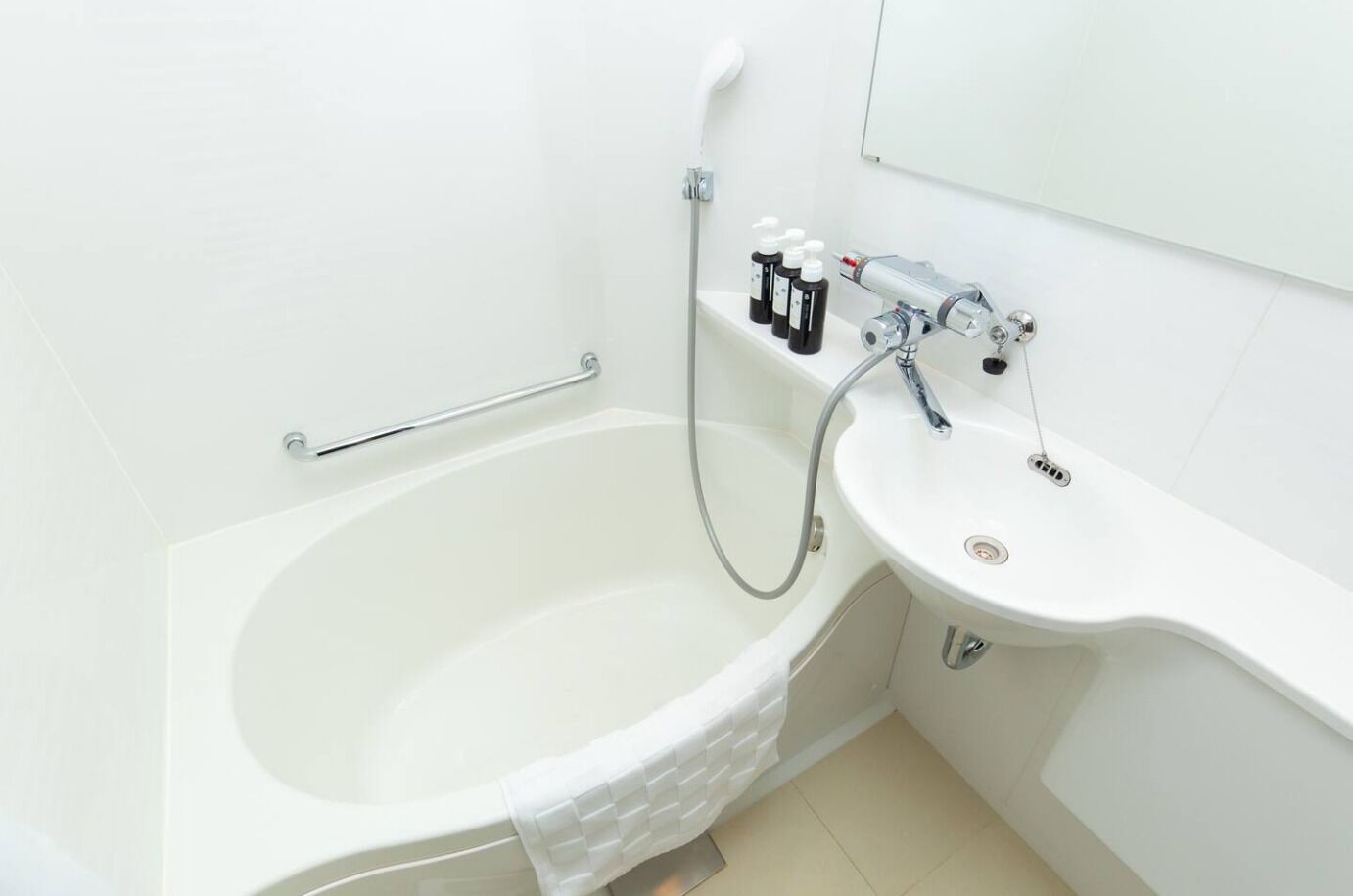 separate bathtub and shower, free toiletries, hair dryer, slippers