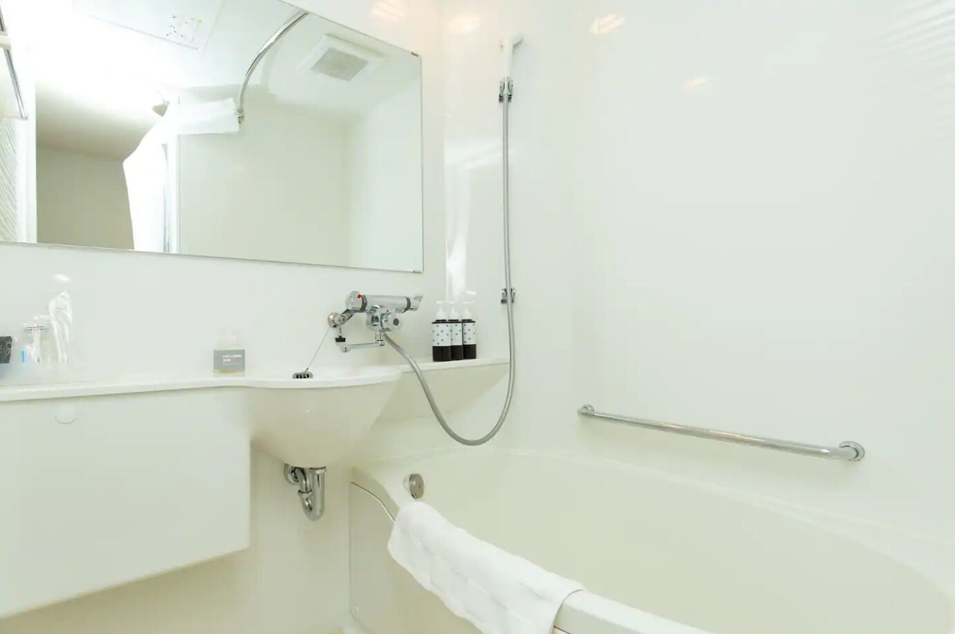 separate bathtub and shower, free toiletries, hair dryer, slippers